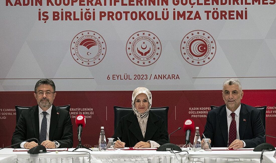 Ticaret Bakanı Ömer Bolat ile Aile ve Sosyal Hizmetler Bakanı