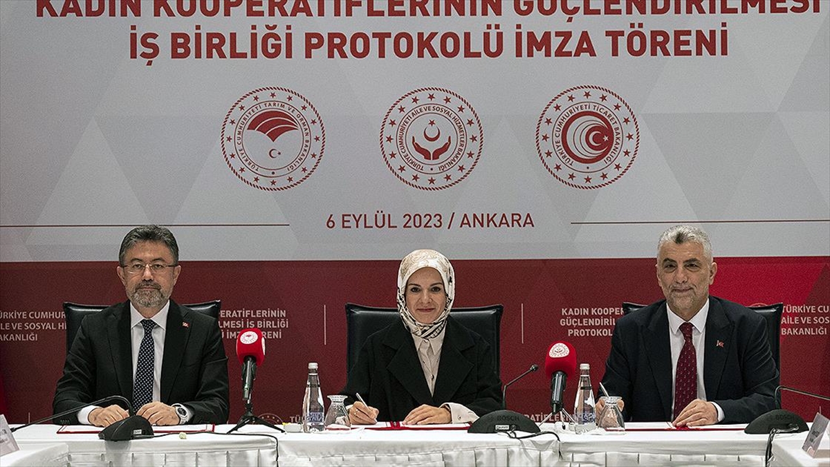 Ticaret Bakanı Ömer Bolat ile Aile ve Sosyal Hizmetler Bakanı