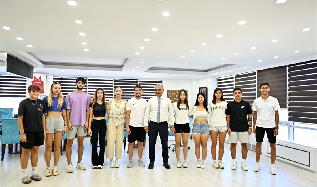 ANTALYA (AA) – Muratpaşa Belediyesinin açtığı kurslardan yararlanarak üniversiteyi kazanan