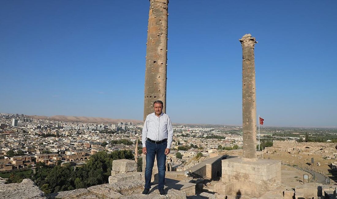 Şanlıurfa Valisi Hasan Şıldak, kentin simgesi Balıklıgöl Yerleşkesi'nin üst kısmında