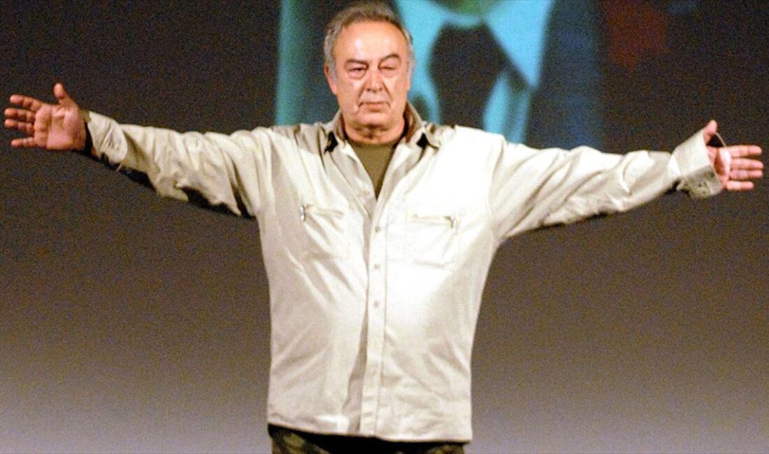Bir süredir akciğer kanseriyle mücadele eden usta oyuncu Mehmet Ulay,