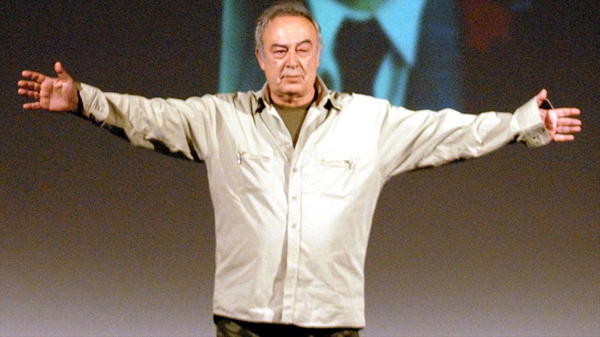 Bir süredir akciğer kanseriyle mücadele eden usta oyuncu Mehmet Ulay,