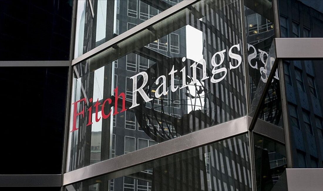 Uzmanlar, Fitch Ratings'in Türkiye'nin not görünümünü yükseltmesini olumlu bulurken, bundan