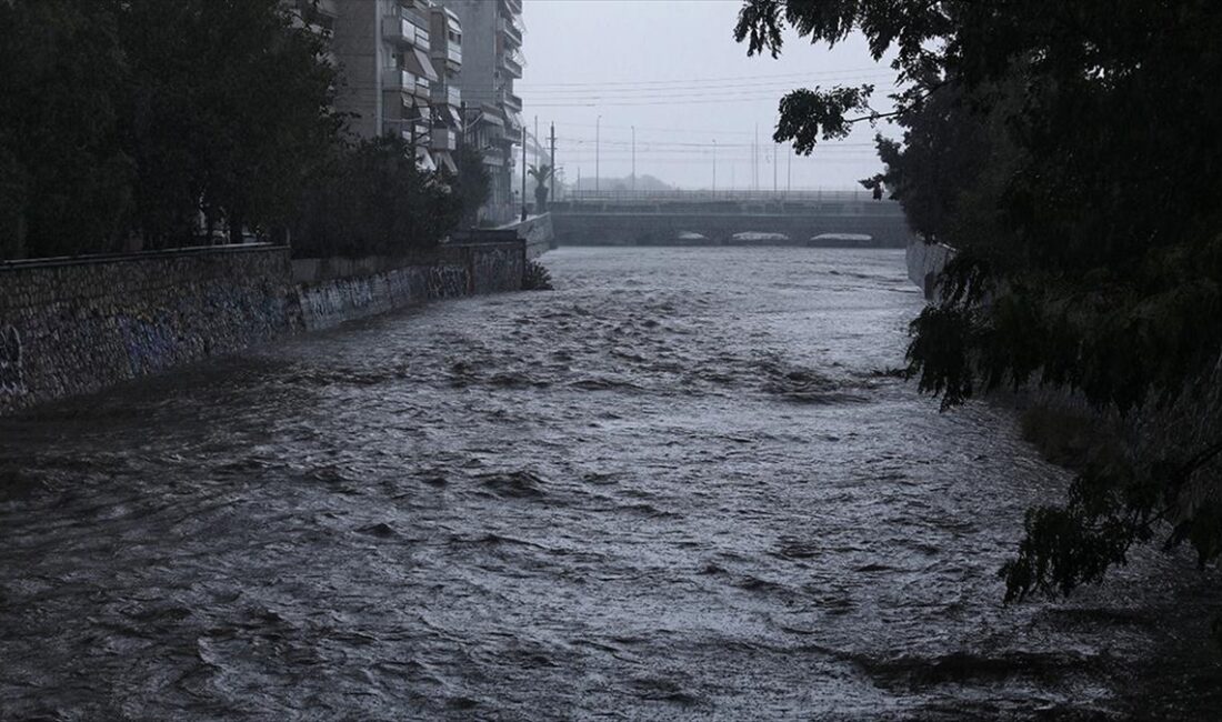 Yunanistan'da etkili olan sağanak sonrası sel ve ani su baskınları