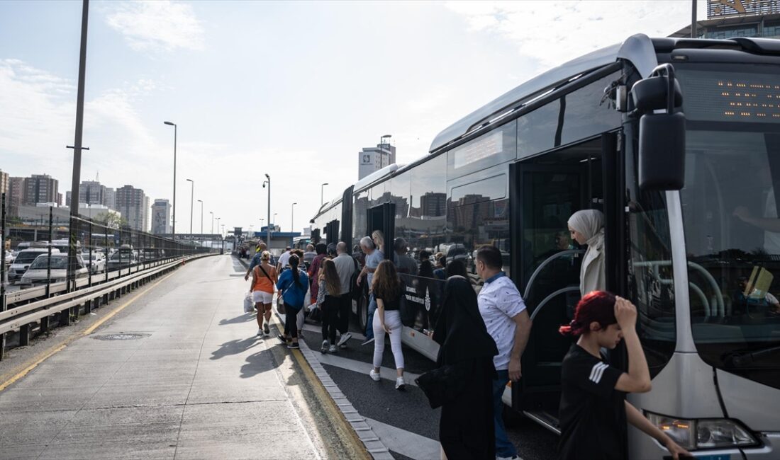 İSTANBUL (AA) – Alınan bilgiye göre, Söğütlüçeşme istikametinde ilerleyen bir