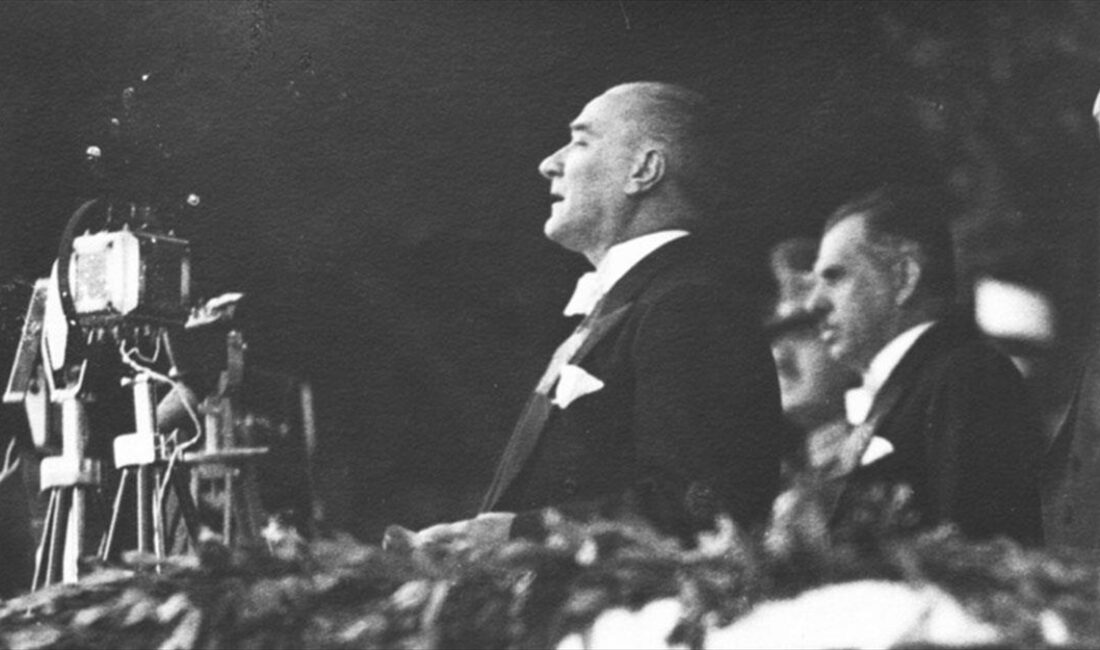 100 yıllık Cumhuriyet'in mimarı: Atatürk ANKARA (AA) – Atatürk, 1881’de Selanik’te dünyaya geldi. Annesi Zübeyde