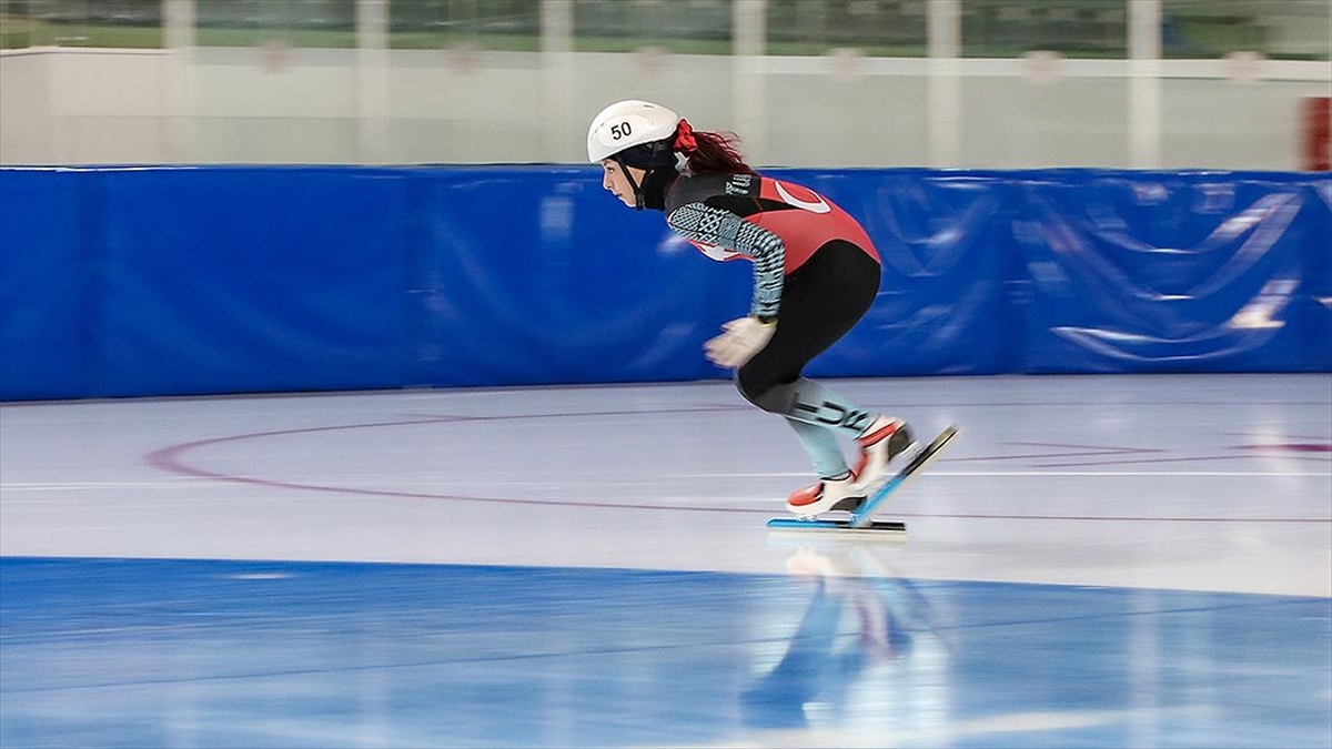 Erzurum'da 4 yaşında başladığı short trackta (sürat pateni) 9 Türkiye
