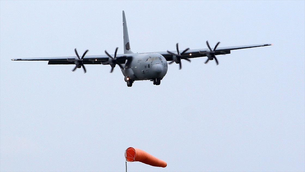 ABD'ye ait çok sayıda askeri uçağın Yunanistan'daki Suda Üssü'nde konuşlandığı