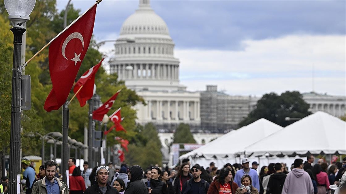 ABD'nin başkenti Washington'da düzenlenen Geleneksel Türk Festivali, bu yıl da
