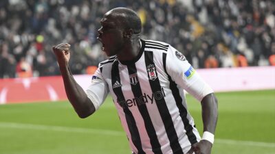 Beşiktaş'ın golcü futbolcusu Vincent Aboubakar, gözünü siyah-beyazlıların eski yıldızı Oktay