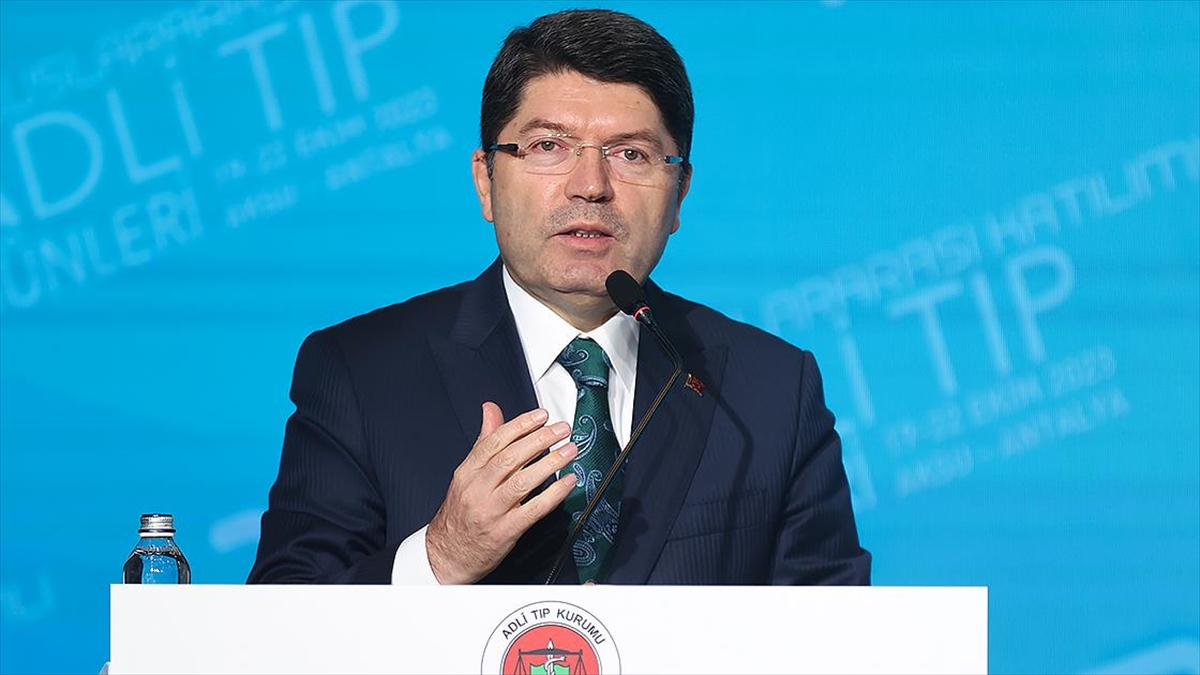 Bakan Tunç "Hukuk fakültesinden mezun olanlara avukat hakim ve savcı