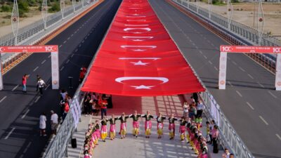 - 100. yıl kutlamalarına özel düzenlenen etkinlikler kapsamında, 100 bisikletçi,