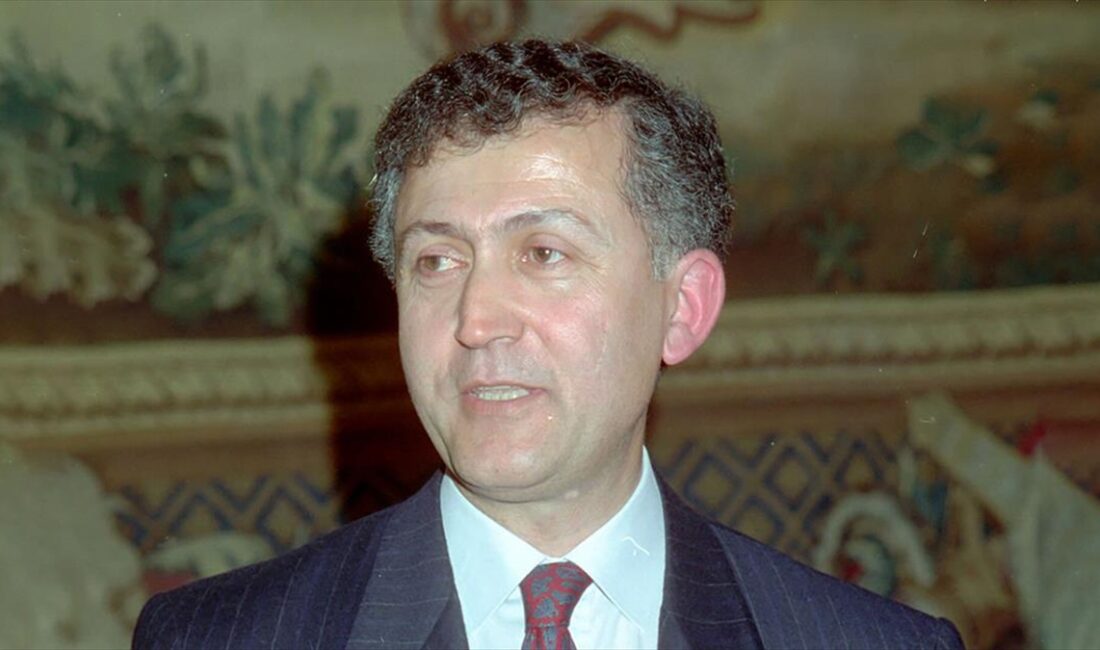 Eski Kültür Bakanlarından, siyaset bilimci ve yazar Prof. Dr. Ahmet