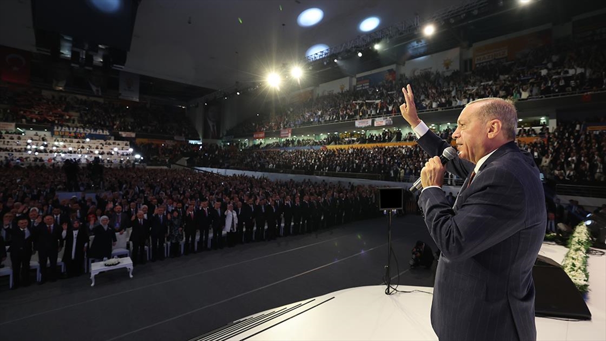 AK Parti 4. Olağanüstü Büyük Kongresi'nde Merkez Karar ve Yönetim