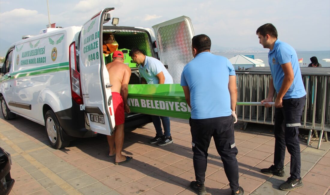 ANTALYA (AA) – Antalya'nın Alanya ilçesinde denizde kadın cesedi bulundu.