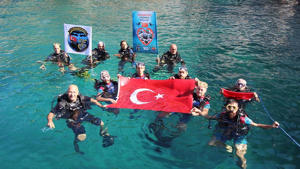 Antalya'nın Alanya ilçesinde Cumhuriyet'in 100. yılı etkinlikleri kapsamında muharip ve