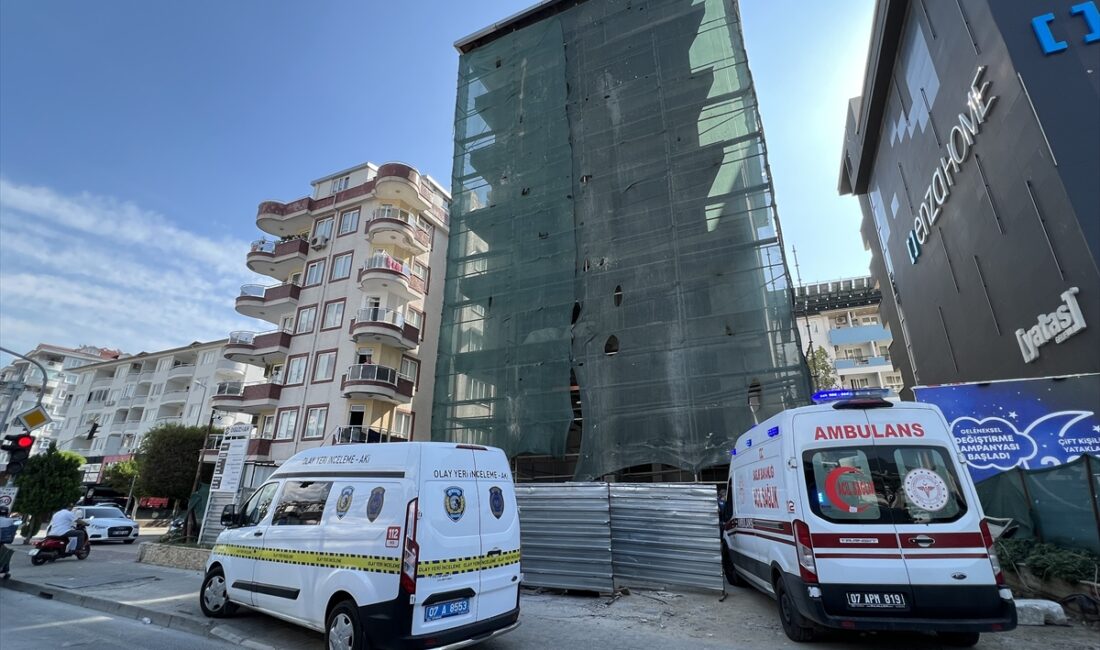 ANTALYA (AA) – Antalya'nın Alanya ilçesinde çalıştığı inşaattan düşen Suriyeli