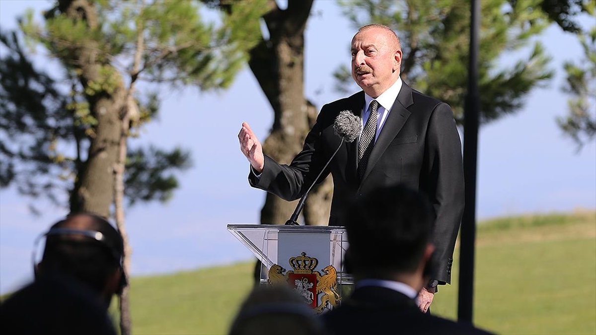 Azerbaycan Cumhurbaşkanı İlham Aliyev, Güney Kafkasya'da barışın sağlanmasının zamanının geldiğini
