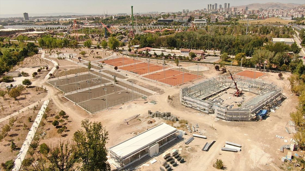 Türkiye Tenis Federasyonu (TTF) Başkanı Cengiz Durmuş, yapımı devam eden