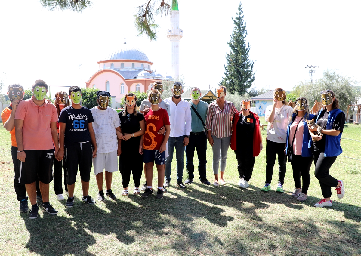 Antalya Gençlik ve Spor İl Müdürü Gürhan, otizmli çocuklarla buluştu