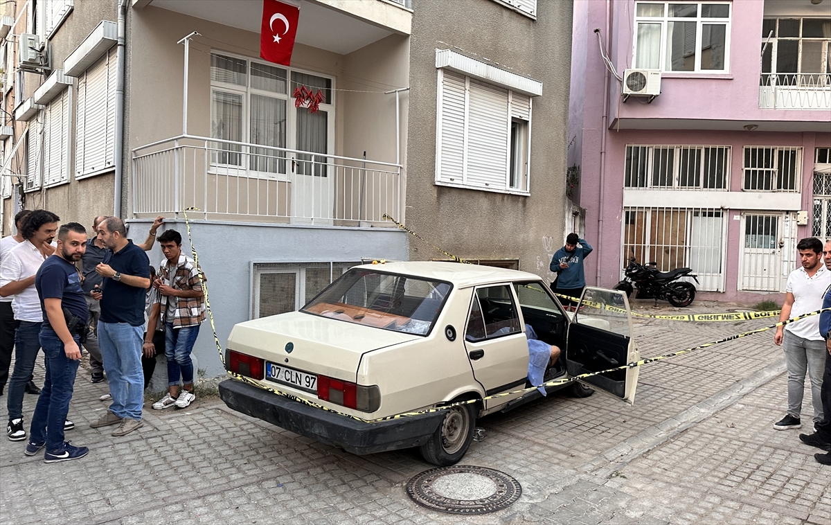 Antalya'da bir kişi araçta ölü bulundu