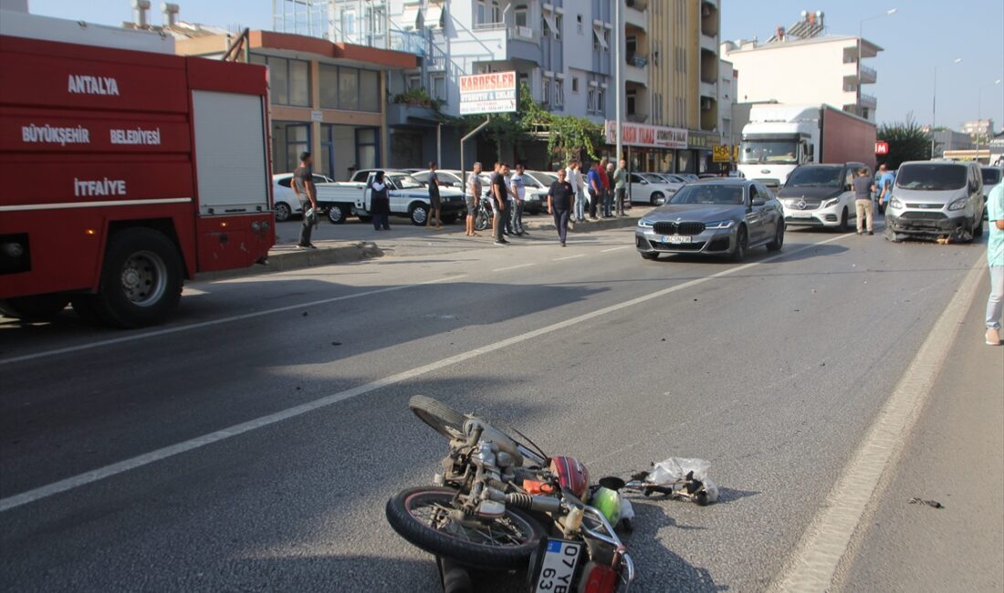 ANTALYA (AA) – Antalya'nın Serik ilçesinde kamyonetle çarpışan motosikletinden savrularak