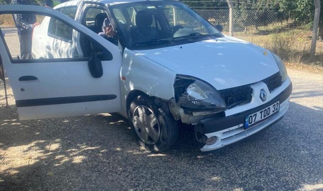 ANTALYA (AA) – Antalya'nın Elmalı ilçesinde, lastik tamiri yapılan otomobile