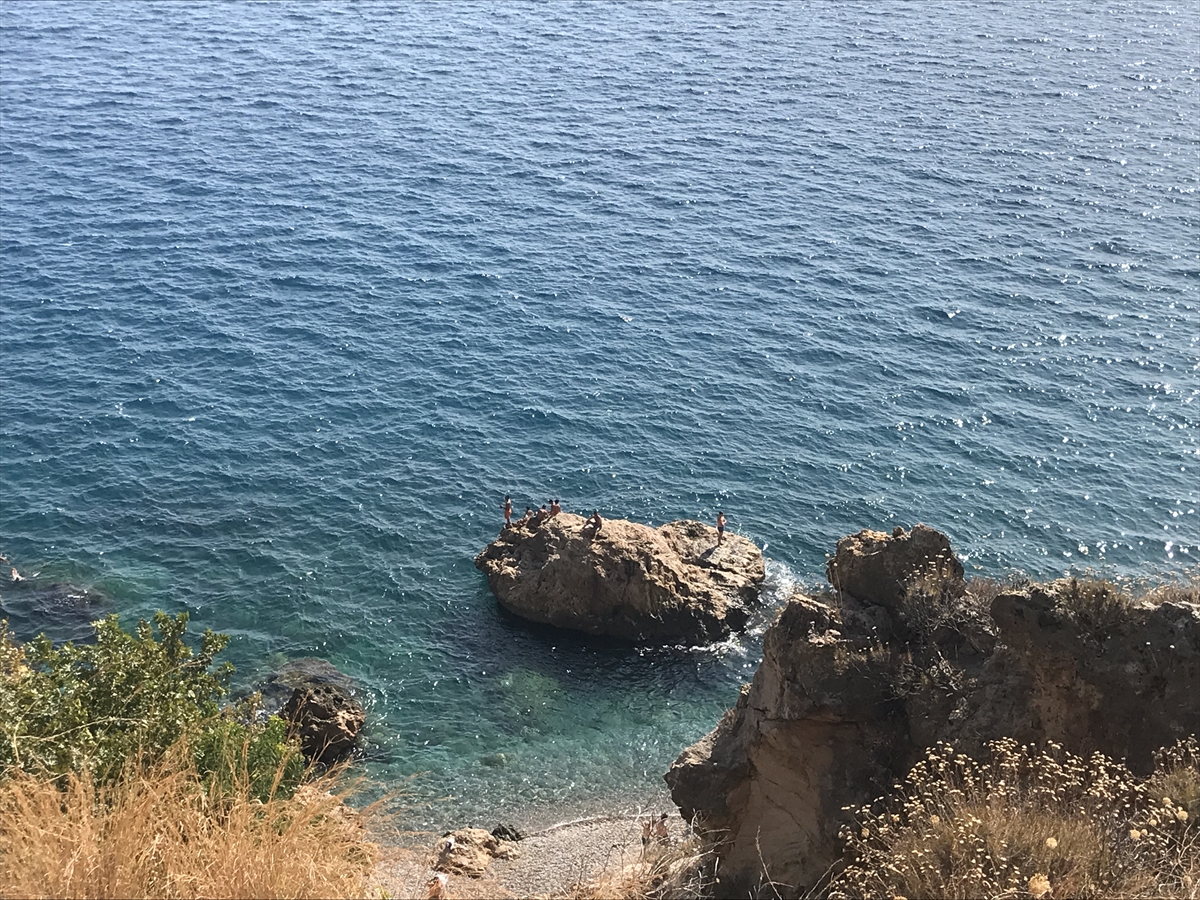 Antalya'nın sahillerinde hareketlilik yaşanıyor