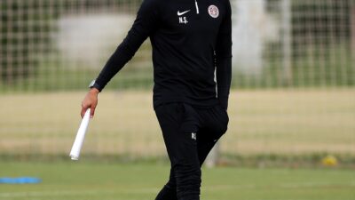 - Evlat acısı yaşayıp, yeşil sahalardan uzak kalan Naldo, yeniden