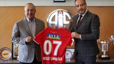 - Antalyaspor Başkanı Boztepe, kendisini ziyaret eden eski Dışişleri Bakanı