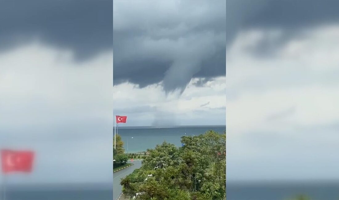 Artvin'in Arhavi ilçesinde denizde iki ayrı hortum meydana geldi.