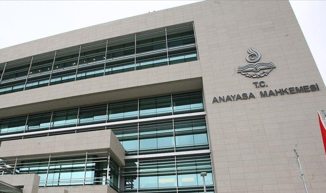 Anayasa Mahkemesi (AYM), koca ve çocuğa soybağının reddi davası açılmasına