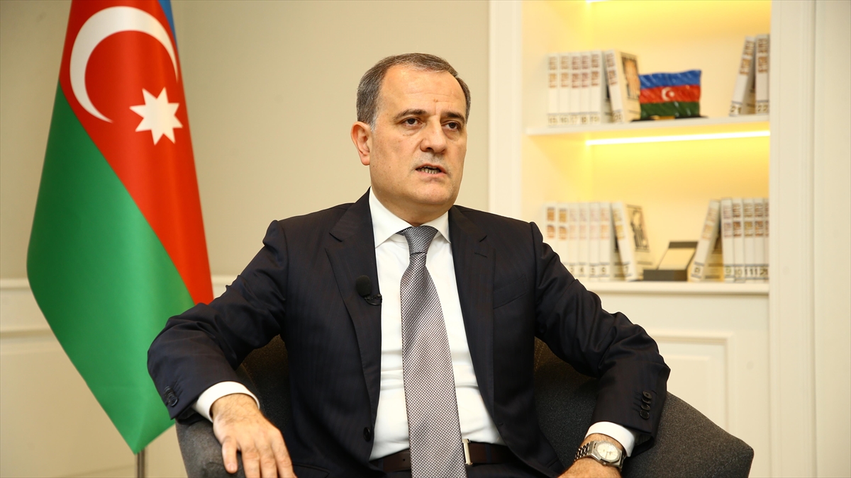 Azerbaycan Dışişleri Bakanı Bayramov, Ermenistan'la barış sağlanmasına ilişkin, "Bu sadece