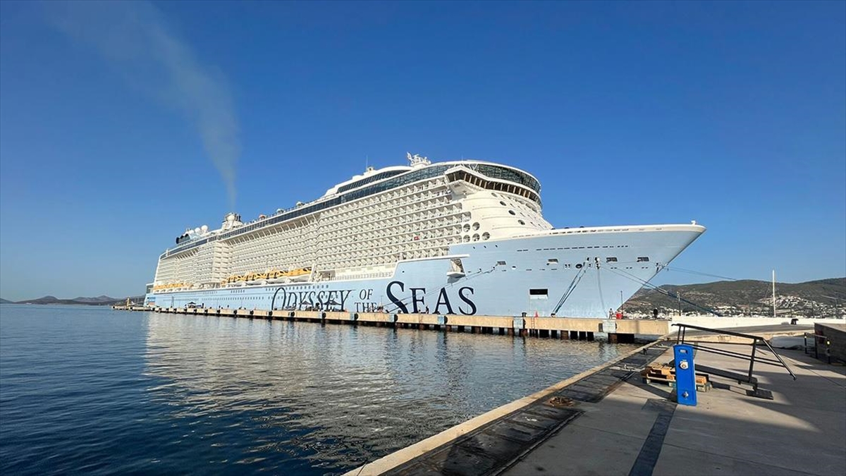 MUĞLA (AA) – Hanya Limanı’ndan gelen Bahamalar bayraklı 347 metre