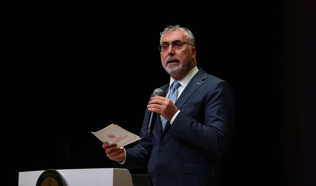 GAZIANTEP (AA) – AK Parti Gaziantep İl Başkanlığını ziyaret eden