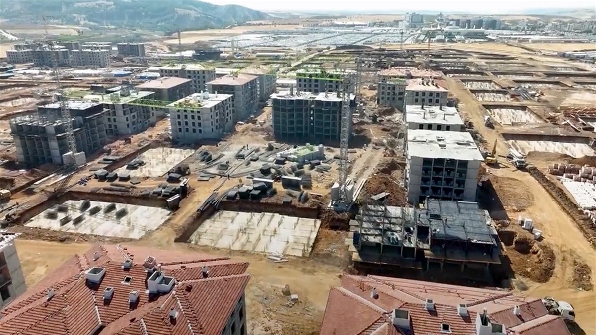 Çevre, Şehircilik ve İklim Değişikliği Bakanı Mehmet Özhaseki, Adıyaman'a 41