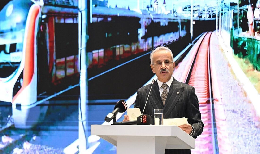 Ulaştırma ve Altyapı Bakanı Abdulkadir Uraloğlu, "Kalkınma Yolu olarak adlandırılan
