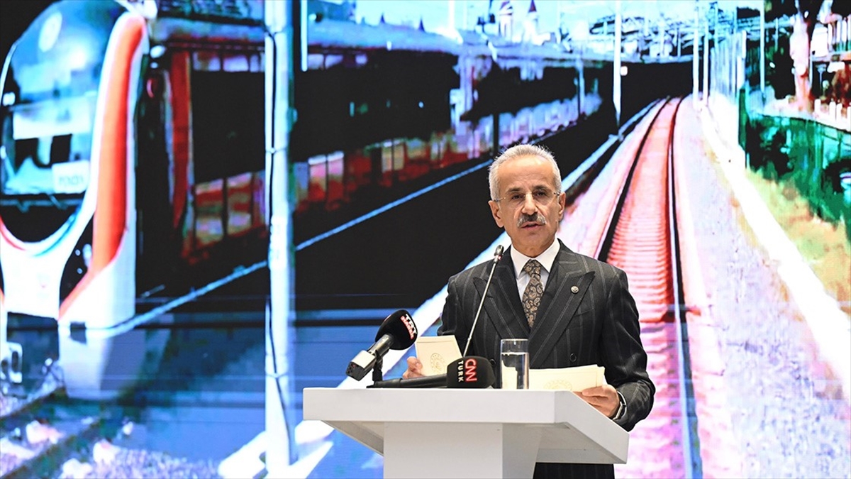 Ulaştırma ve Altyapı Bakanı Abdulkadir Uraloğlu, "Kalkınma Yolu olarak adlandırılan