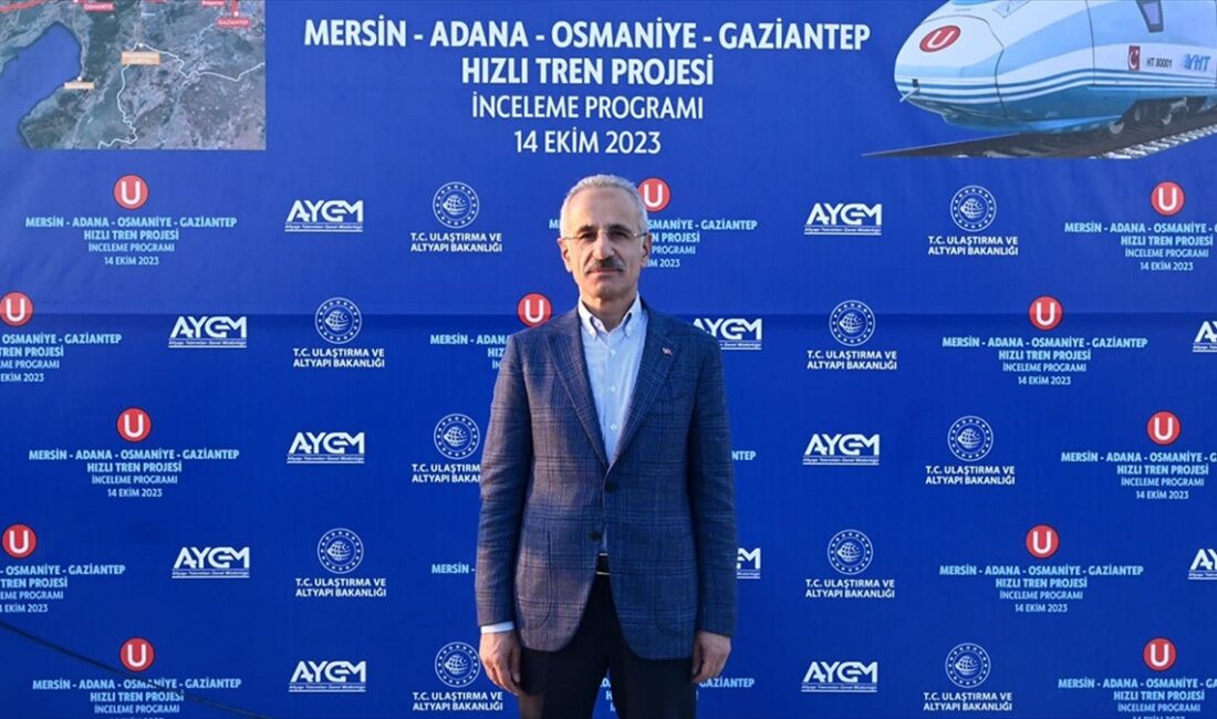 Ulaştırma ve Altyapı Bakanı Abdulkadir Uraloğlu, "Saatte 200 kilometre tasarım