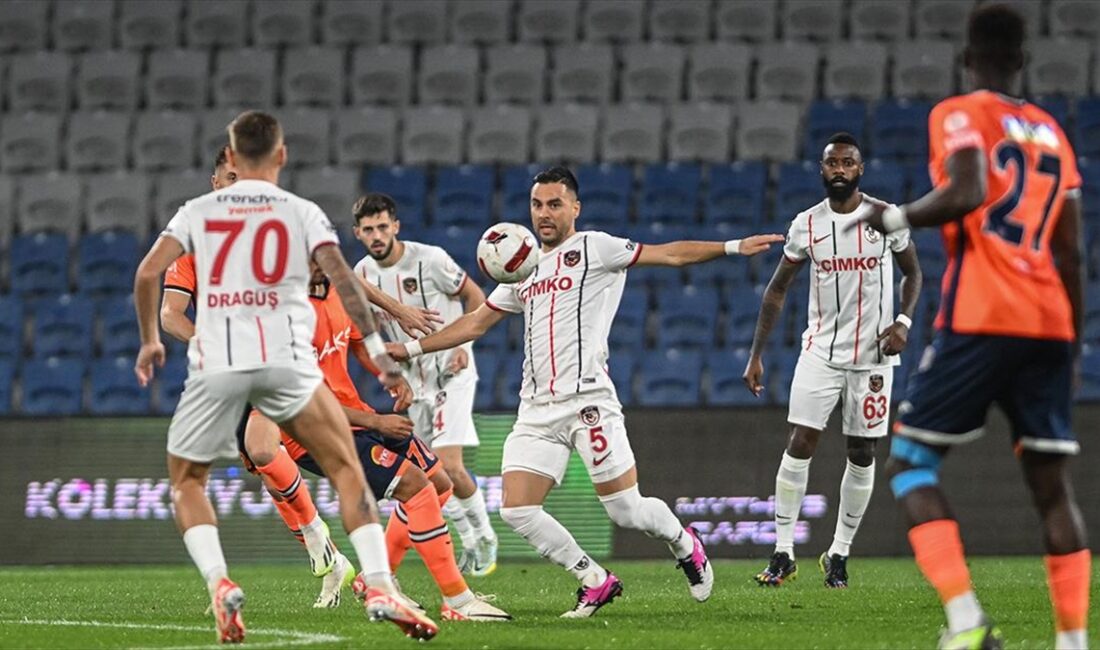 Trendyol Süper Lig'in 8. haftasında RAMS Başakşehir, sahasında Gaziantep FK'yı