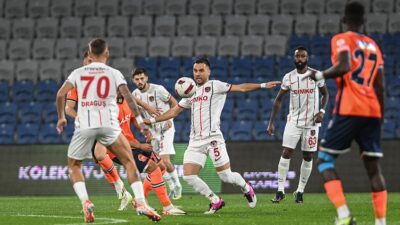 Trendyol Süper Lig'in 8. haftasında RAMS Başakşehir, sahasında Gaziantep FK'yı