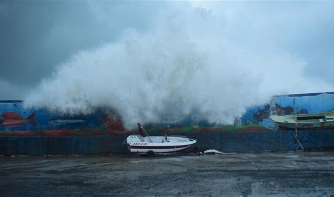 Batı Karadeniz'in doğusunda ve Batı Akdeniz'in batısında yarın fırtına uyarısında