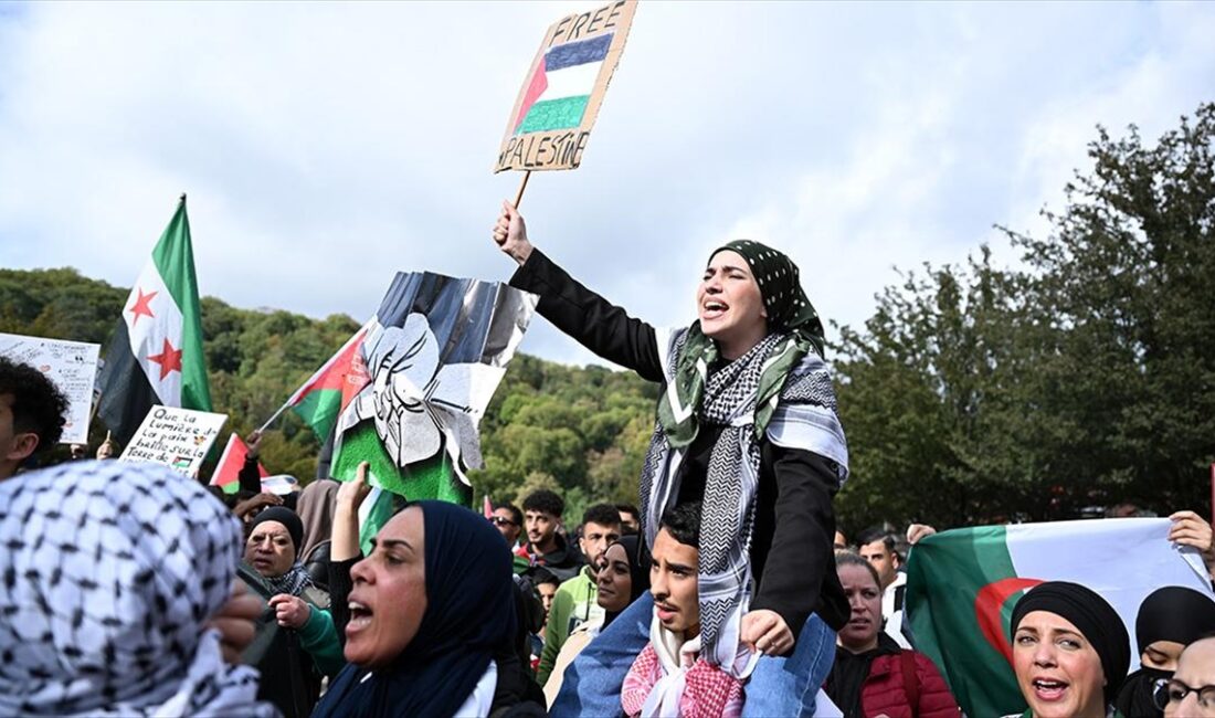 Belçika'nın Liege kentinde yüzlerce kişi Filistin'le dayanışma için bir araya