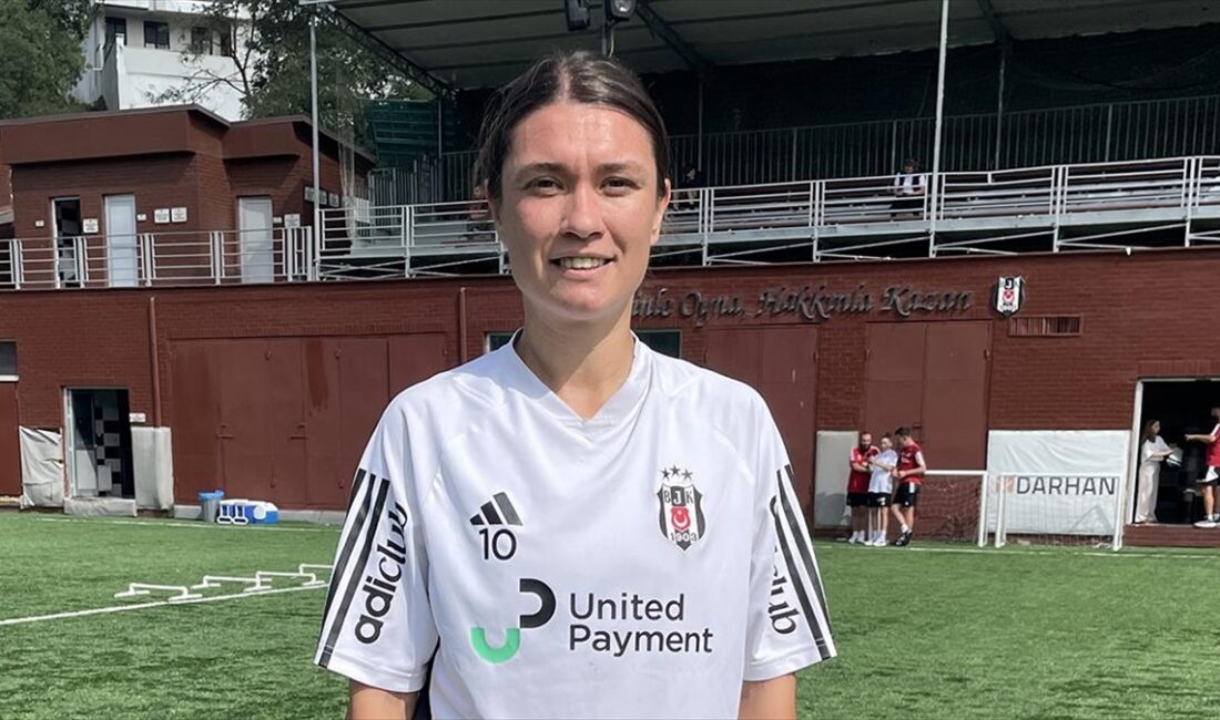 Beşiktaş United Payment Kadın Futbol Takımı'nın oyuncusu Gizem Gönültaş, Turkcell