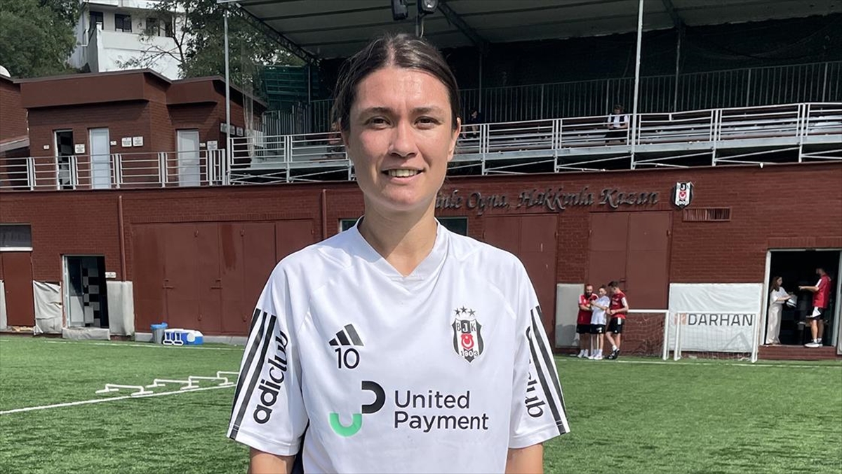 Beşiktaş United Payment Kadın Futbol Takımı'nın oyuncusu Gizem Gönültaş, Turkcell