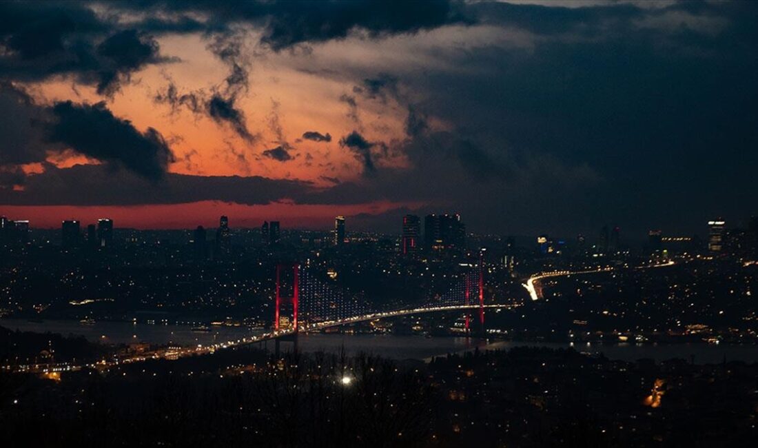 Asya ile Avrupa'yı birbirine bağlayan ilk köprü olma özelliğini taşıyan