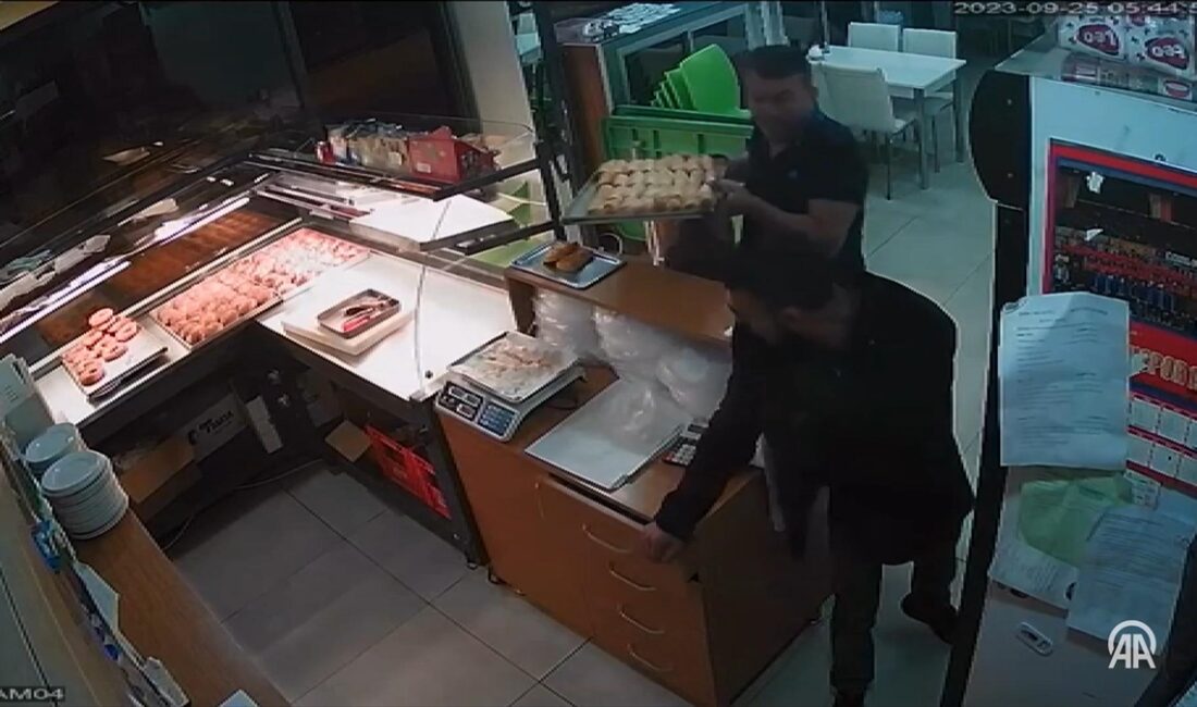 Tekirdağ'ın Çorlu ilçesindeki börekçi, iş yerine girip kasasından para çalmaya