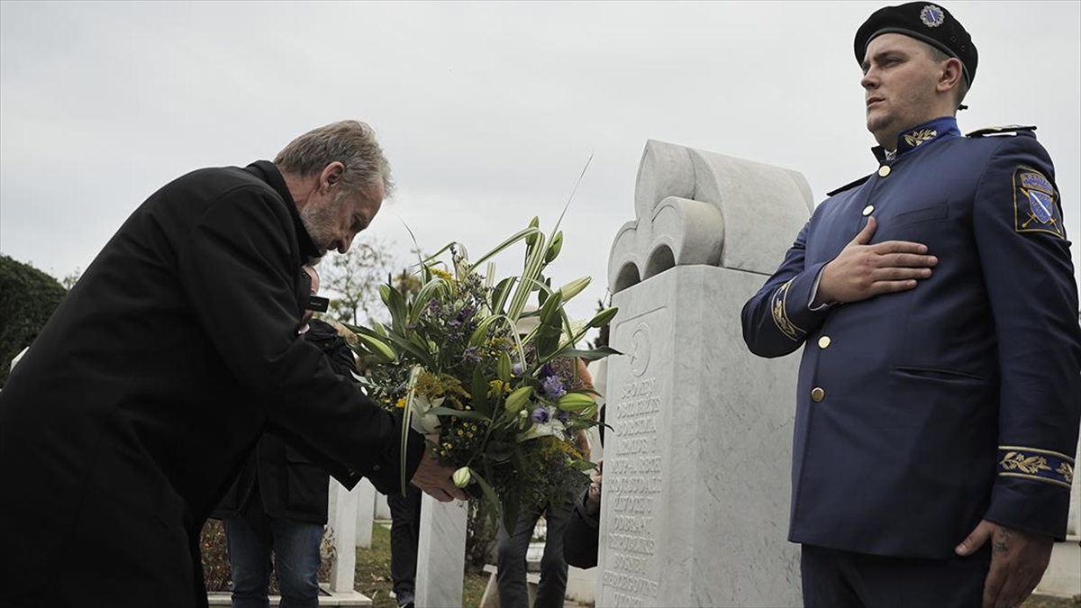 Bağımsız Bosna Hersek'in ilk Cumhurbaşkanı Aliya İzetbegoviç'in vefatının 20. yılı