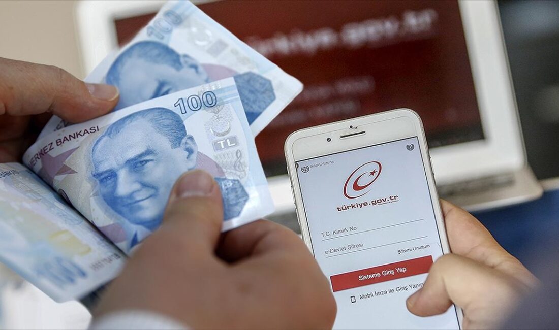 Gençlik ve Spor Bakanı Osman Aşkın Bak, burs ve kredi