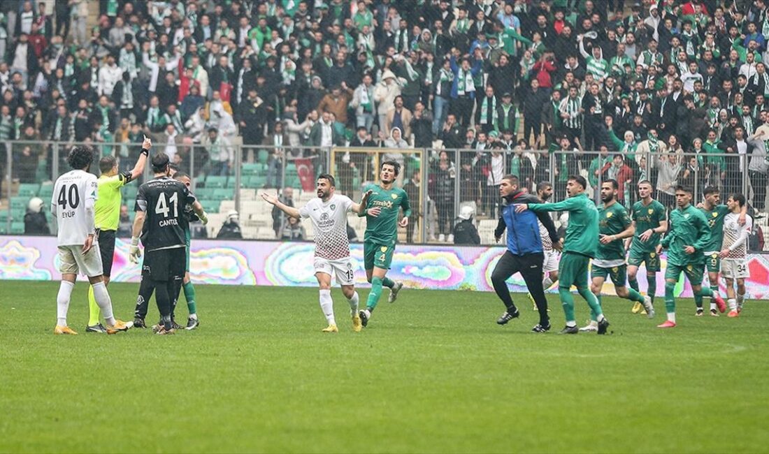 TFF 2. Lig Beyaz Grup'ta geçen sezon Bursaspor-Amed Sportif Faaliyetler